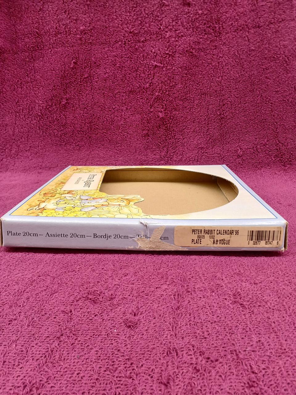 真ん中に破れがあります。