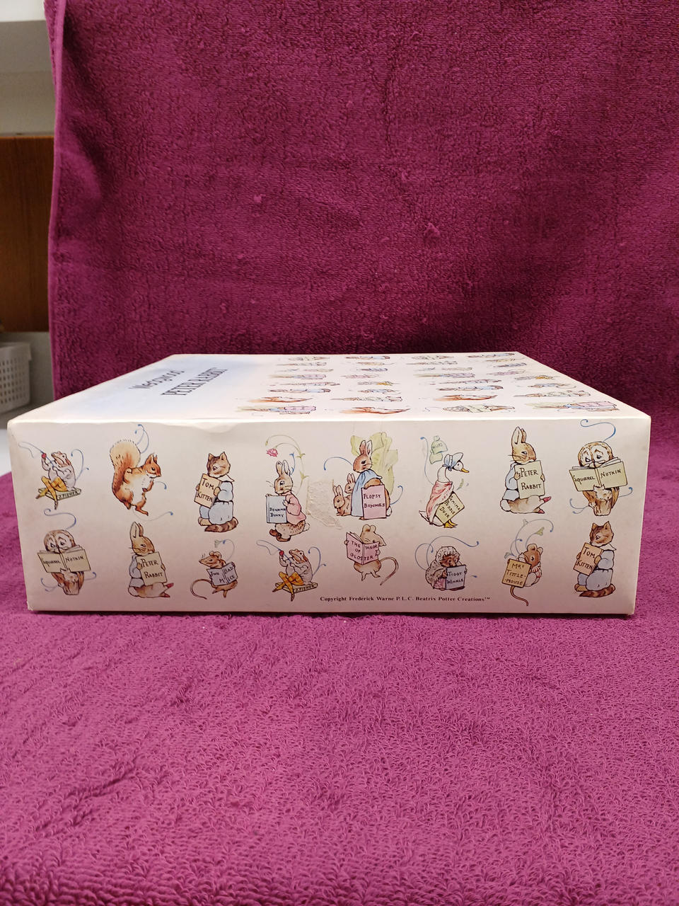 テープ跡があります。