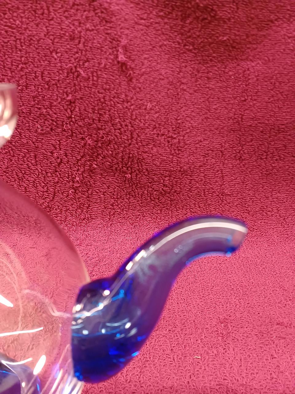 真ん中辺りにキズがあります。