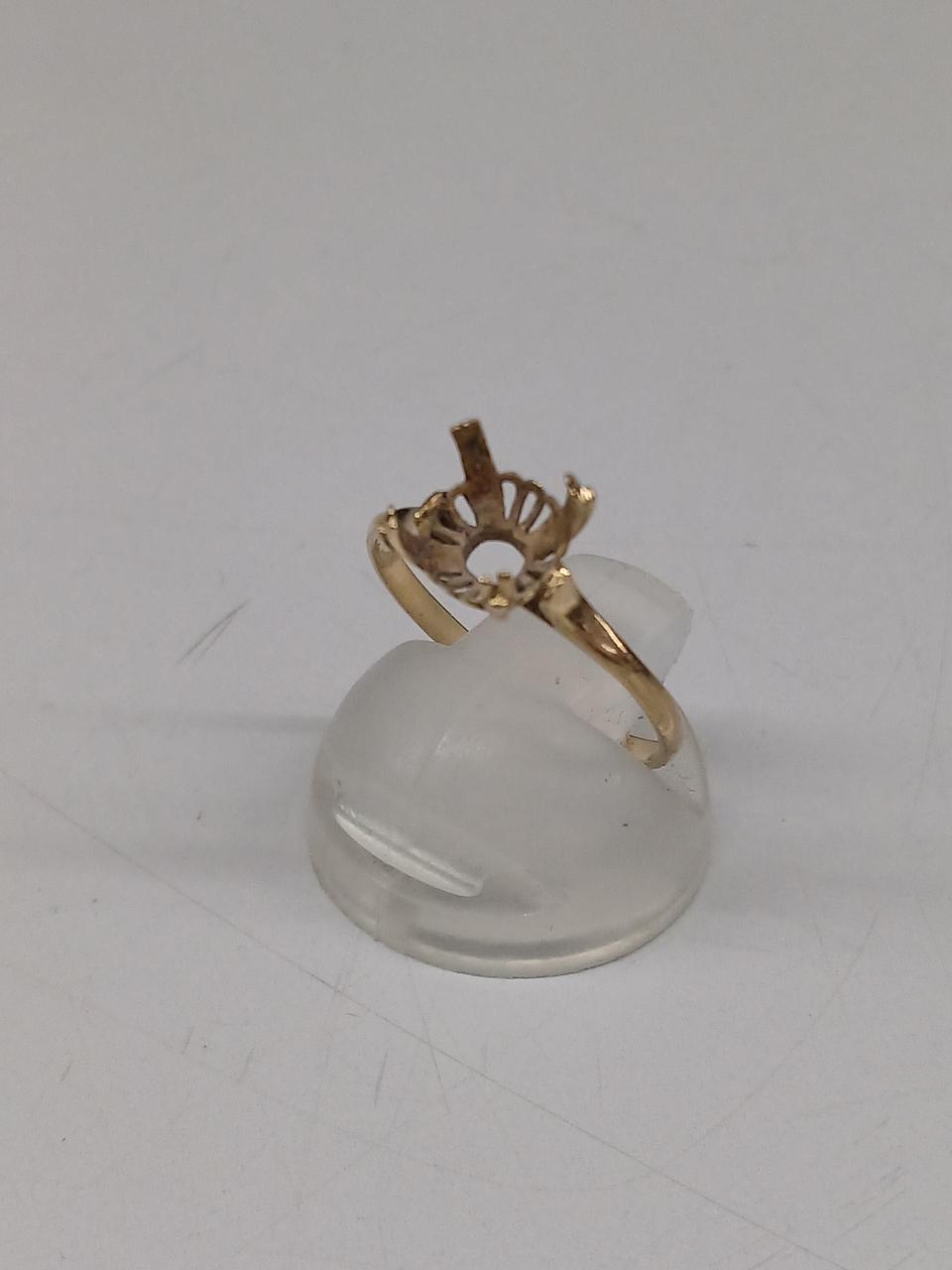 石が外れてます。