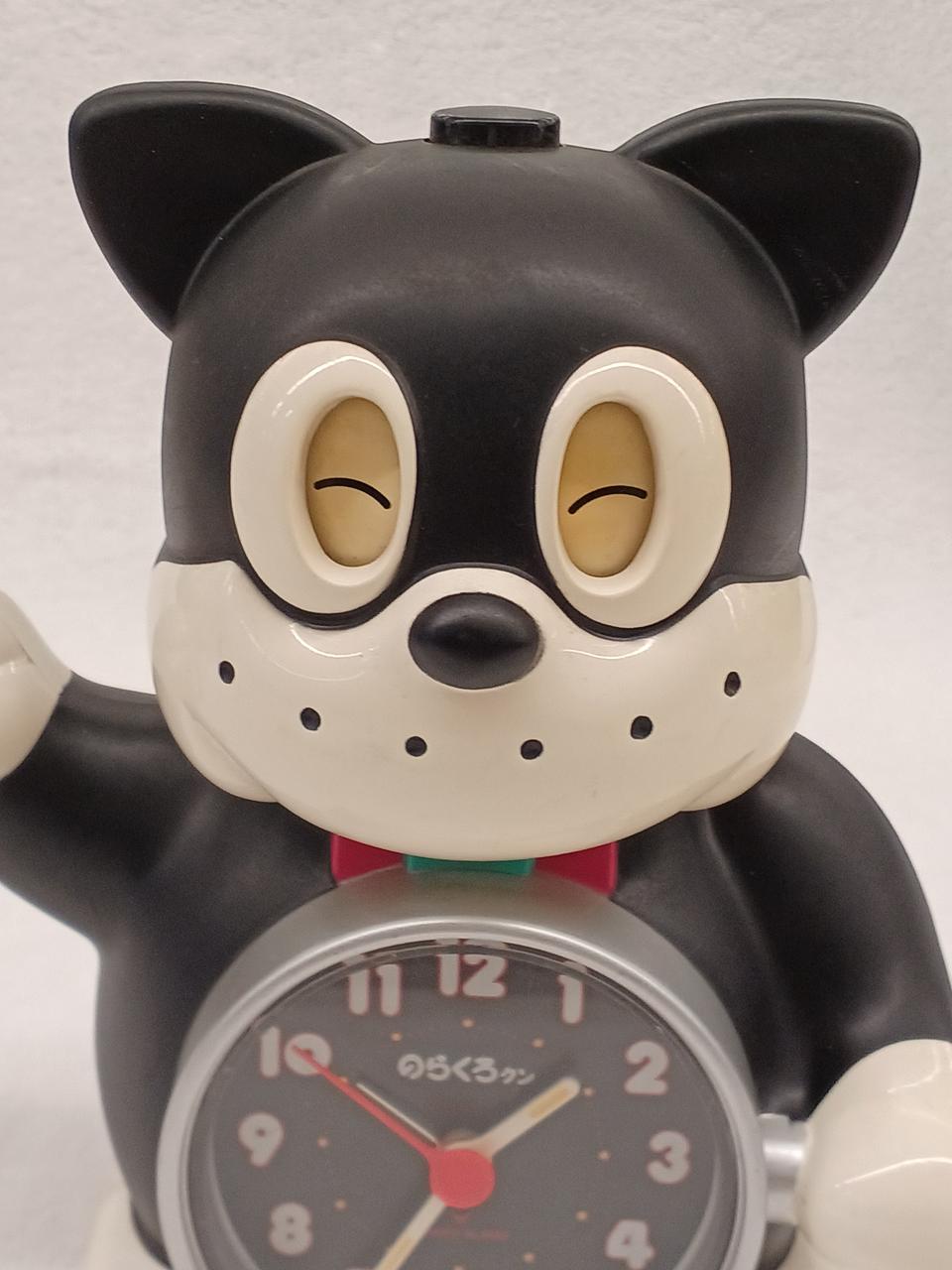 頭部のボタンで目の表情変わります