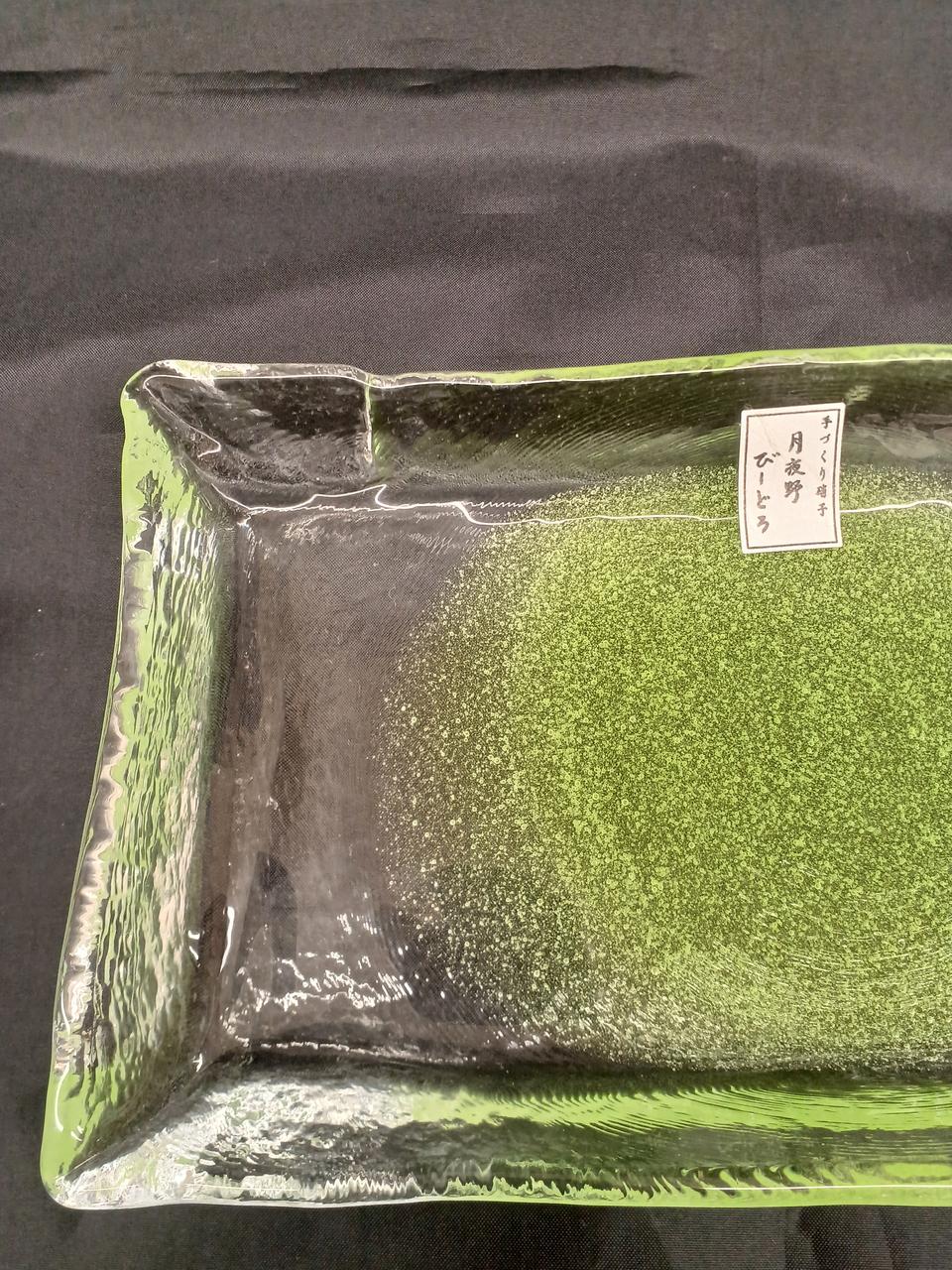 ヒビではなく、このような形です。