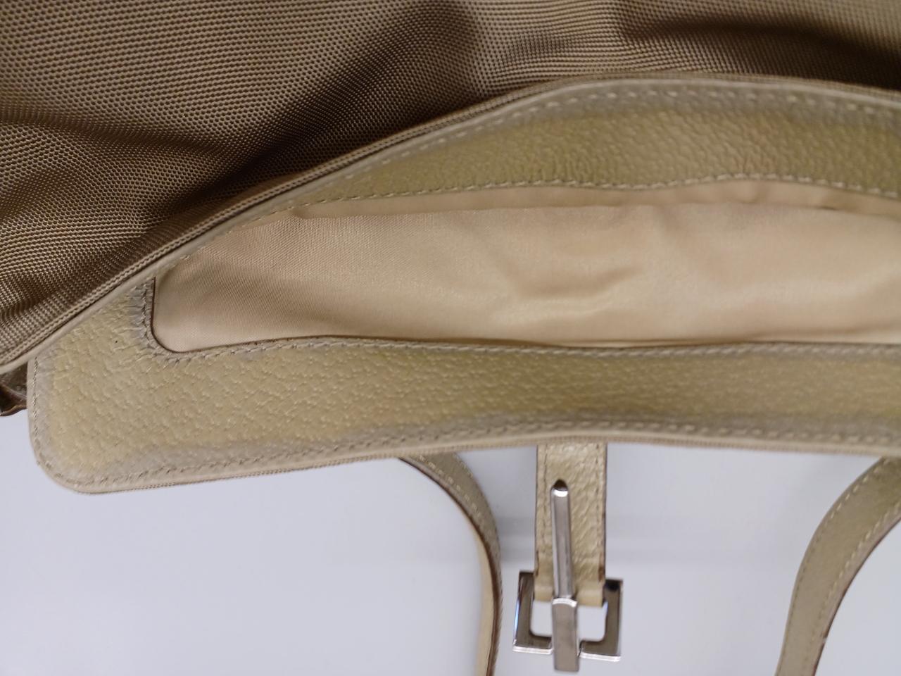 口部分革変色あり