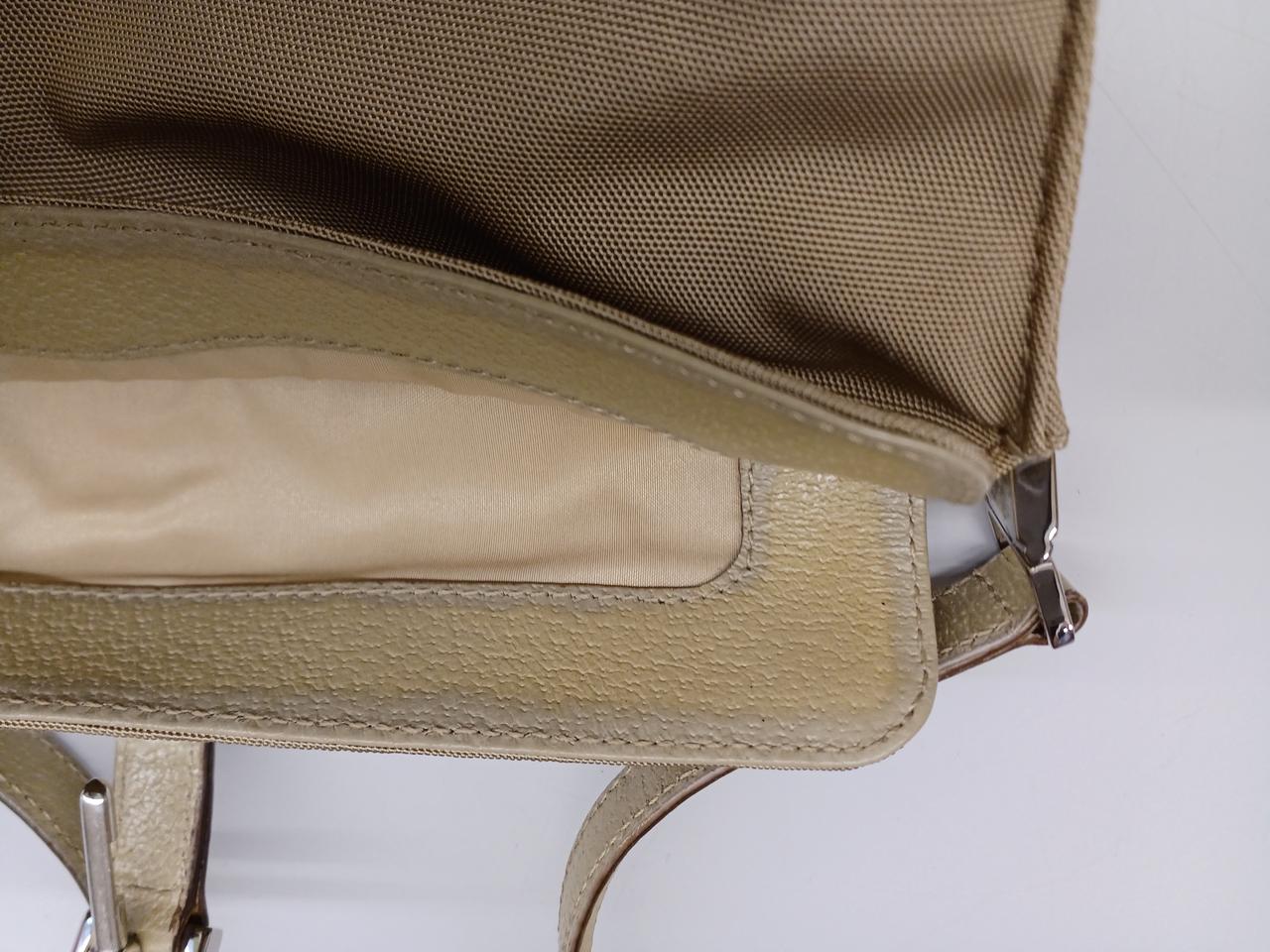 口部分革変色あり