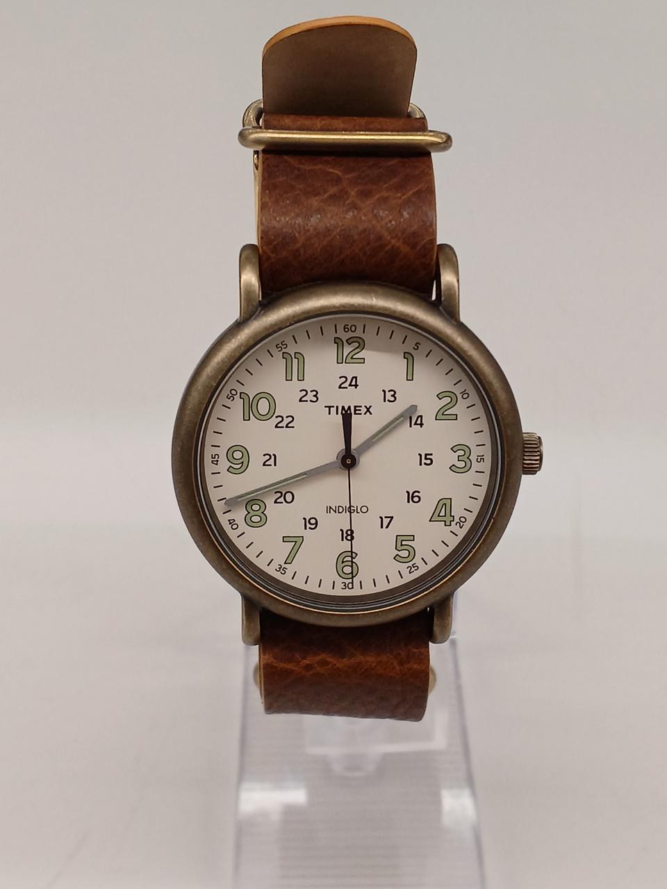 ※スタンドは付属しません。