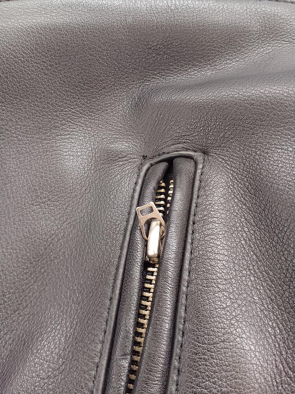 左ポケットジップ部分、金具なし