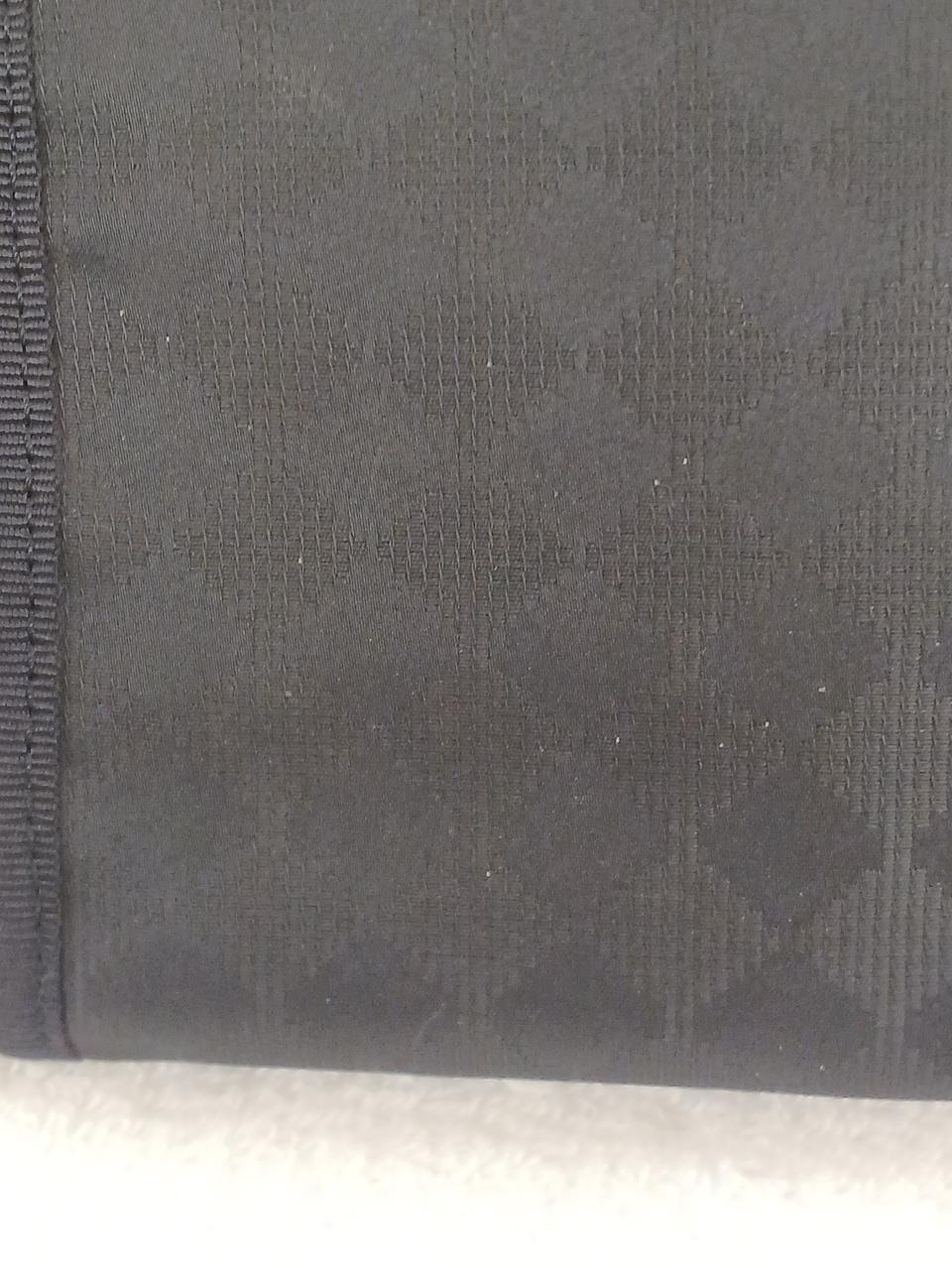 多少プツプツとした汚れがあります。