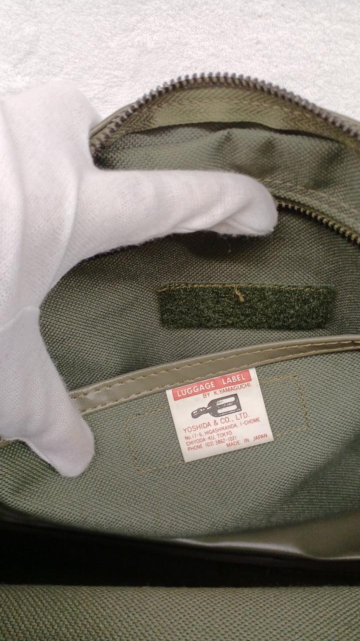 マジックテープ付きのポケットです！
