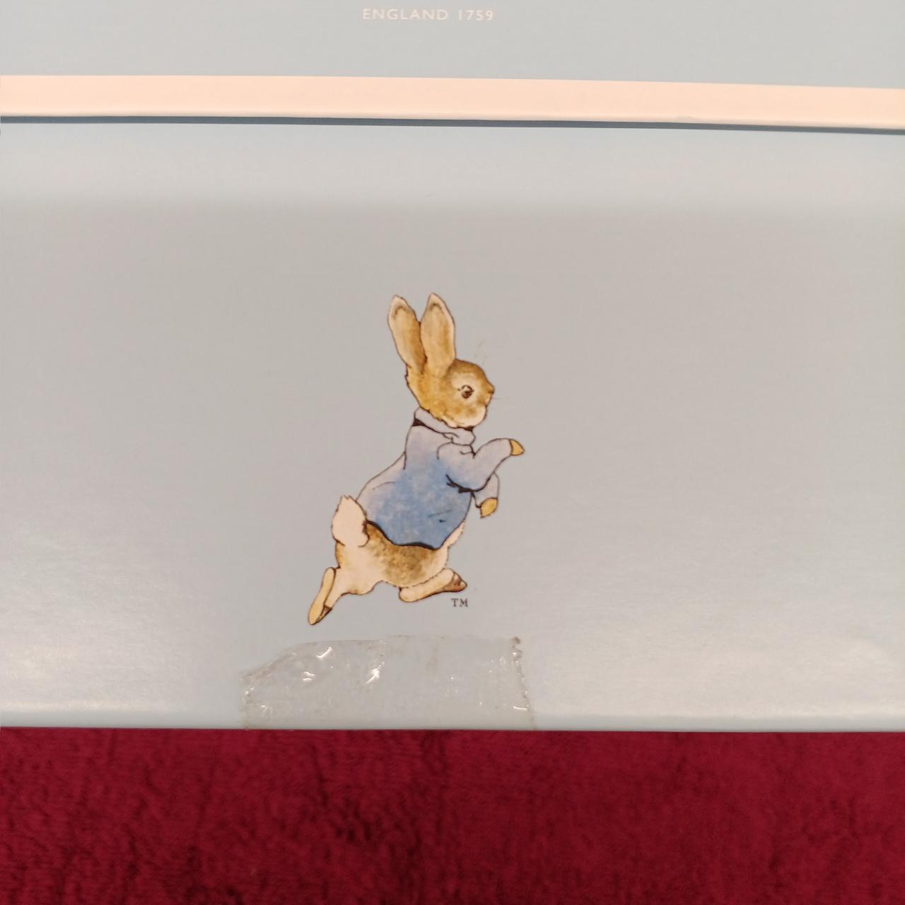 後ろ面にもテープ跡があります。