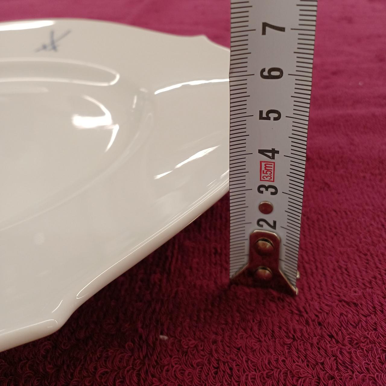 高さ　約３cm