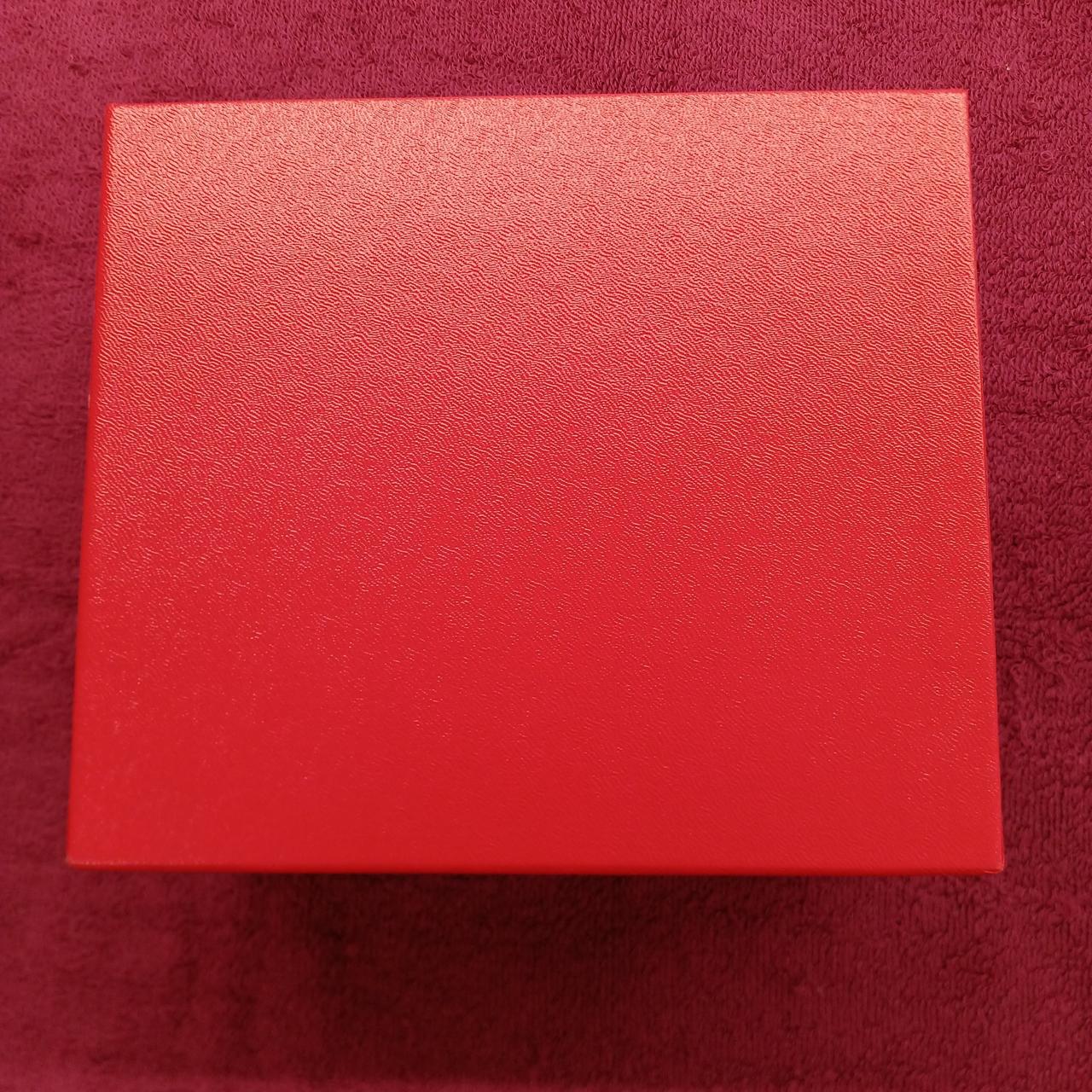 箱側面　高さ約15.5cm
