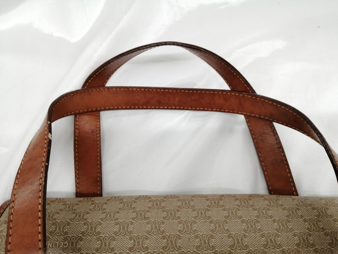 レザー部分シミあり