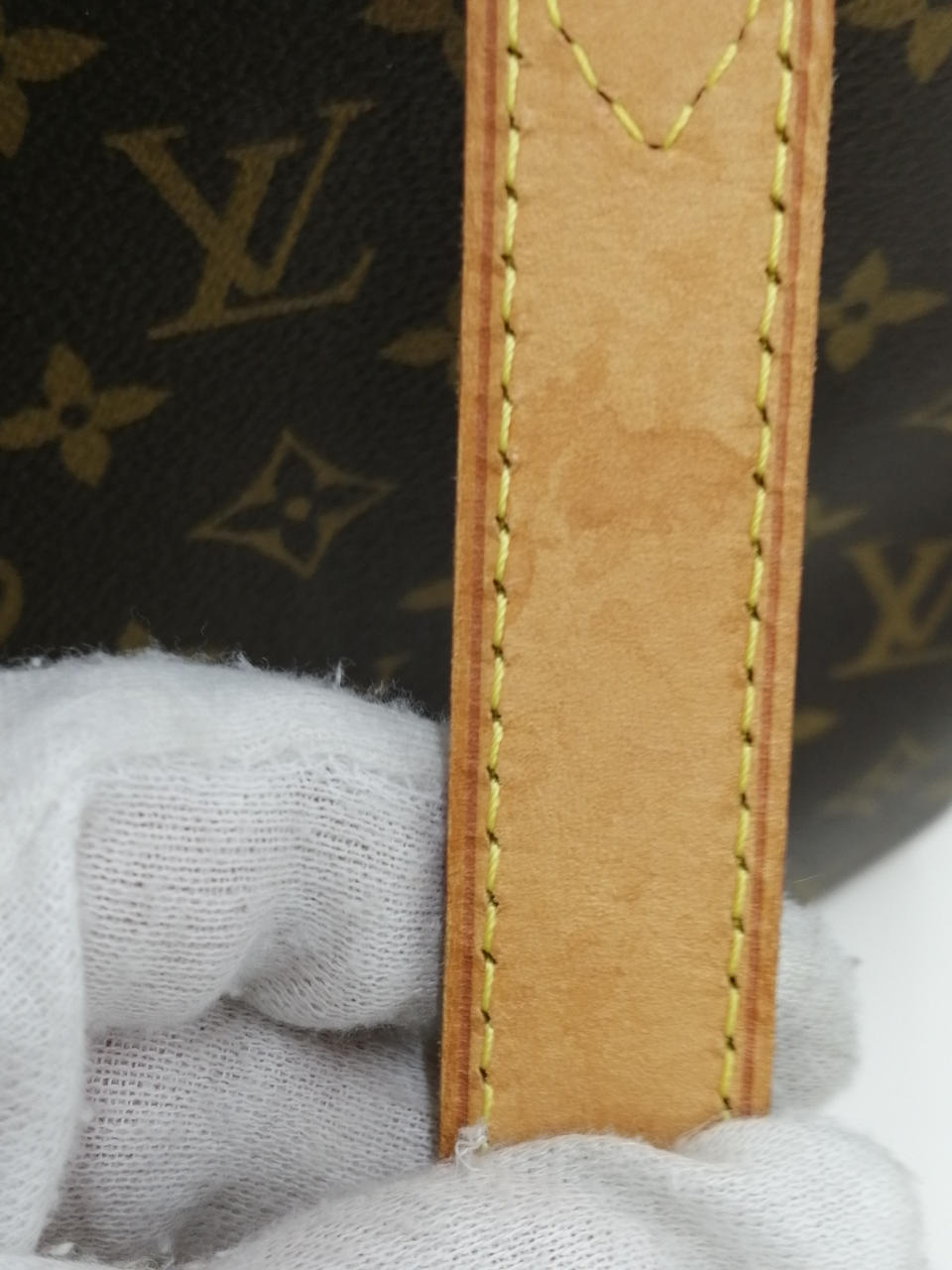 持ち手にシミのようなものあります