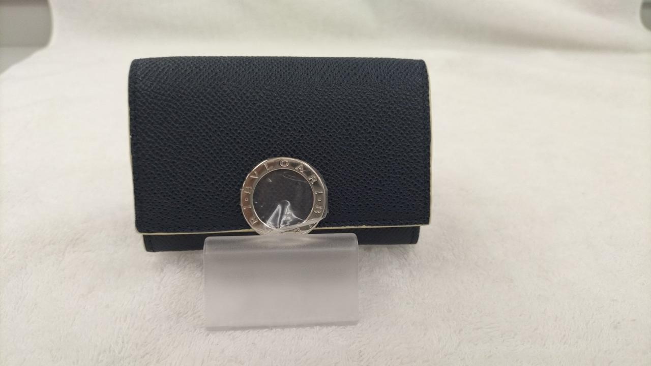 コンパクトなコインケースです。
