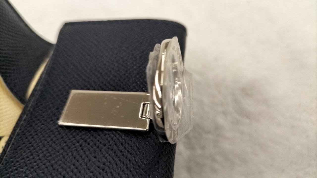 金具部分には、保護シート付いてます。