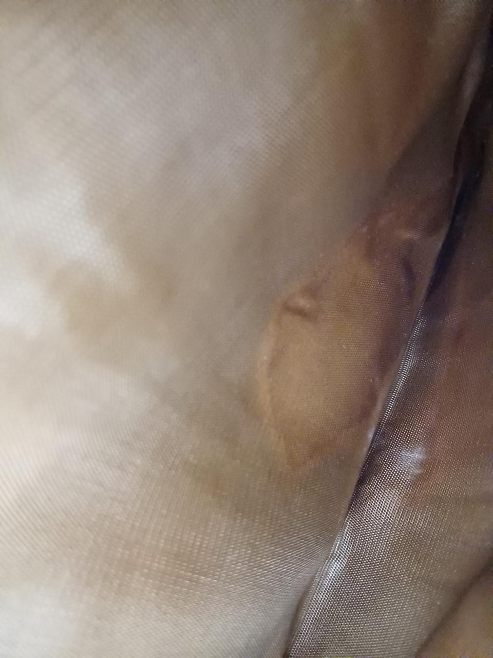 内ポケットに汚れあります
