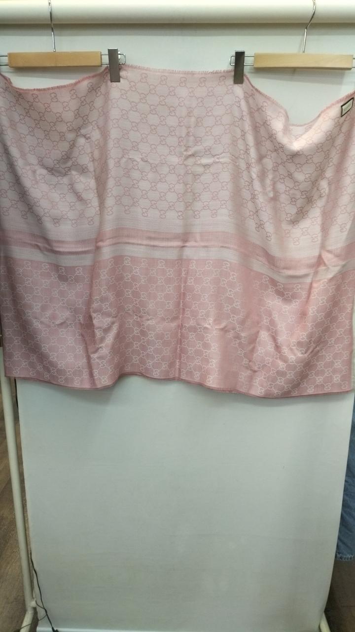 GUCCI 型番：ピンク GG柄ストール