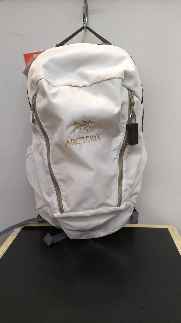 ARC'TERYX×BEAMS 型番：白　22年製　※使用感(汚れ) 別注 MANTIS バックパック