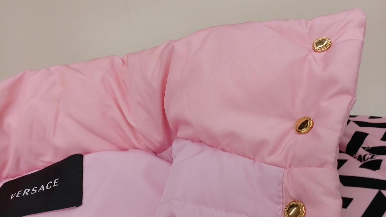 襟全体にシミ、黄ばみがあります