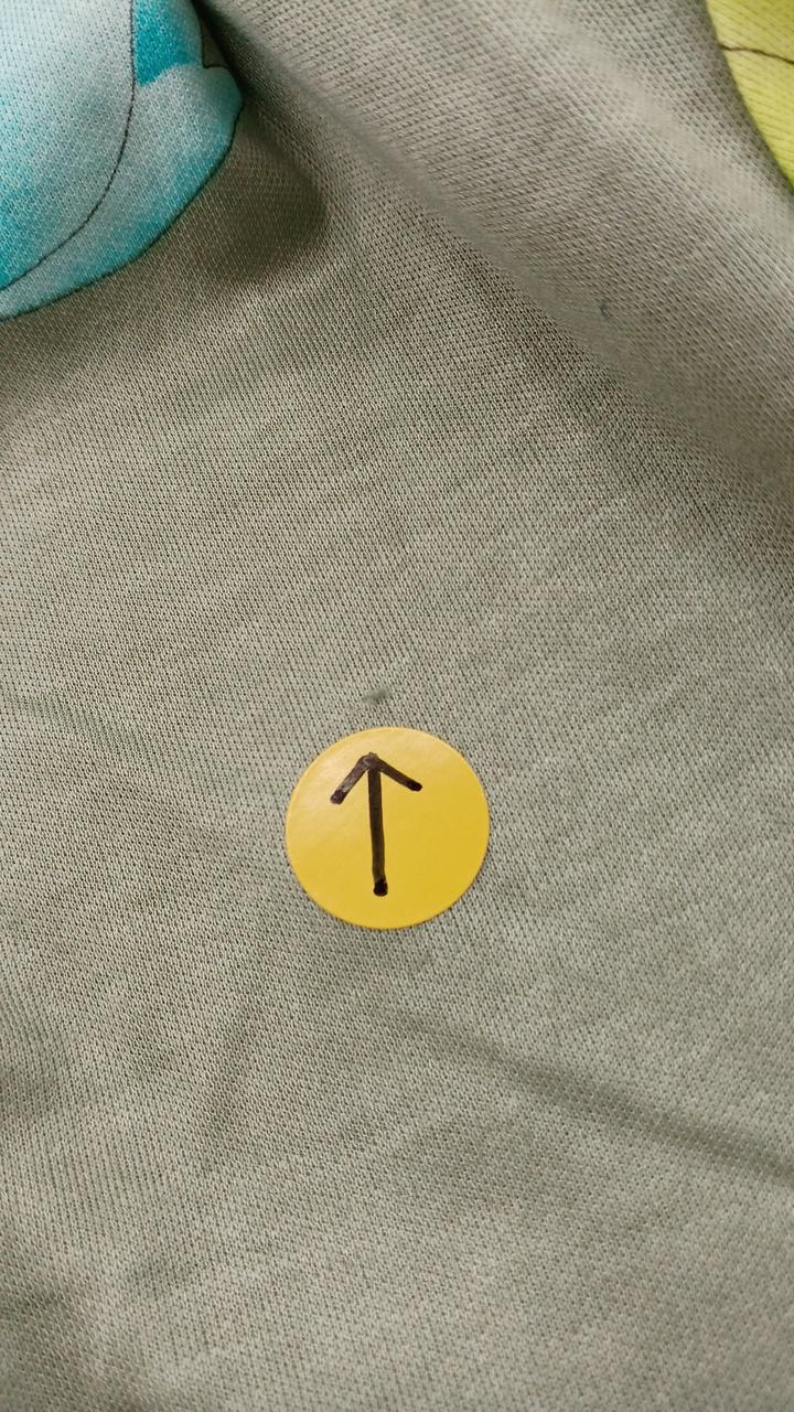 小さな解れ有り