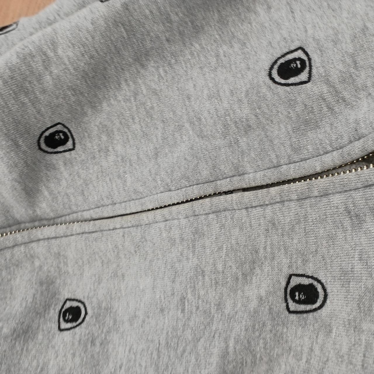 ジップ周りに黄ばみ有り