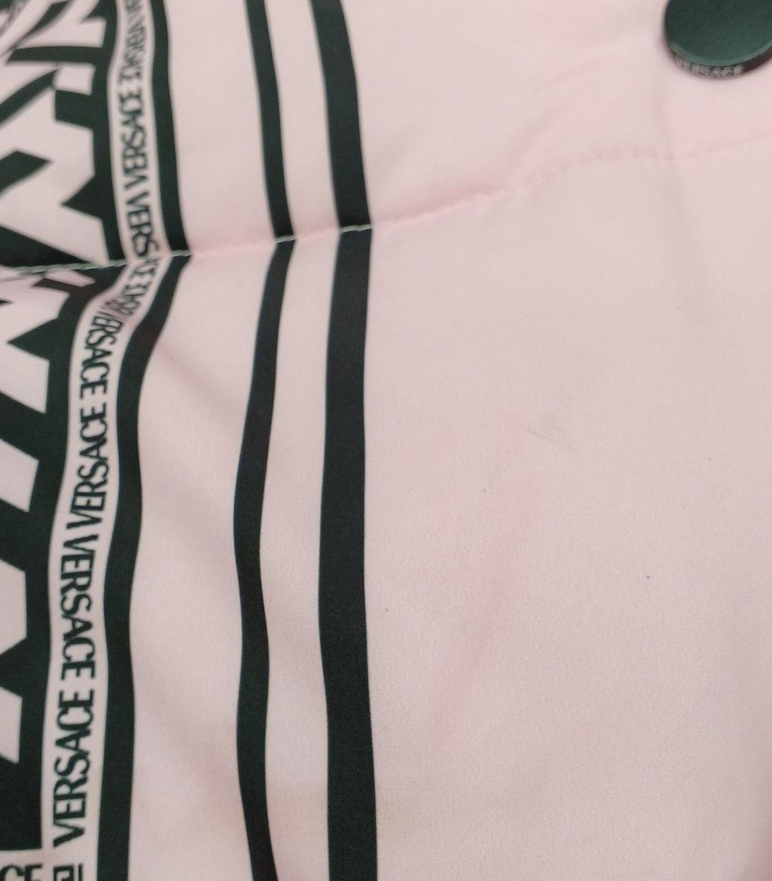 前身頃、裾あたりにシミがあります