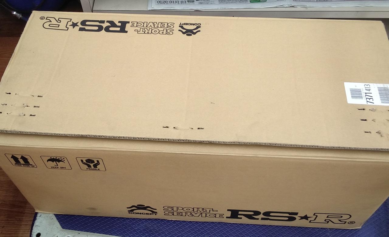こちらの箱に入れて発送致します。