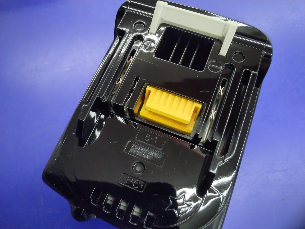 着脱によるスレ傷少なめです