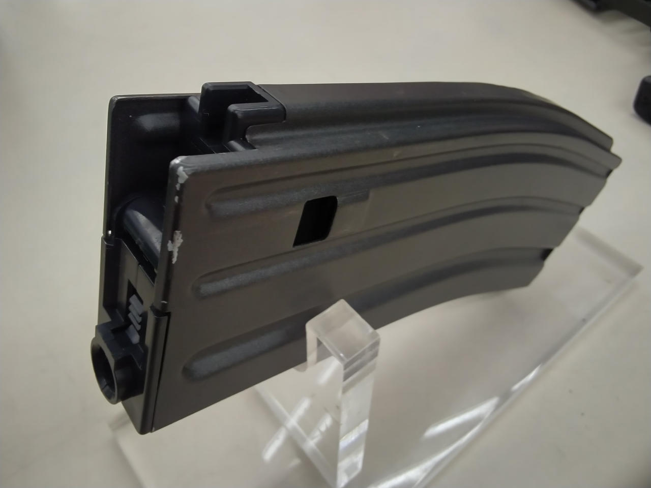 マガジン着脱によるスレ傷あり