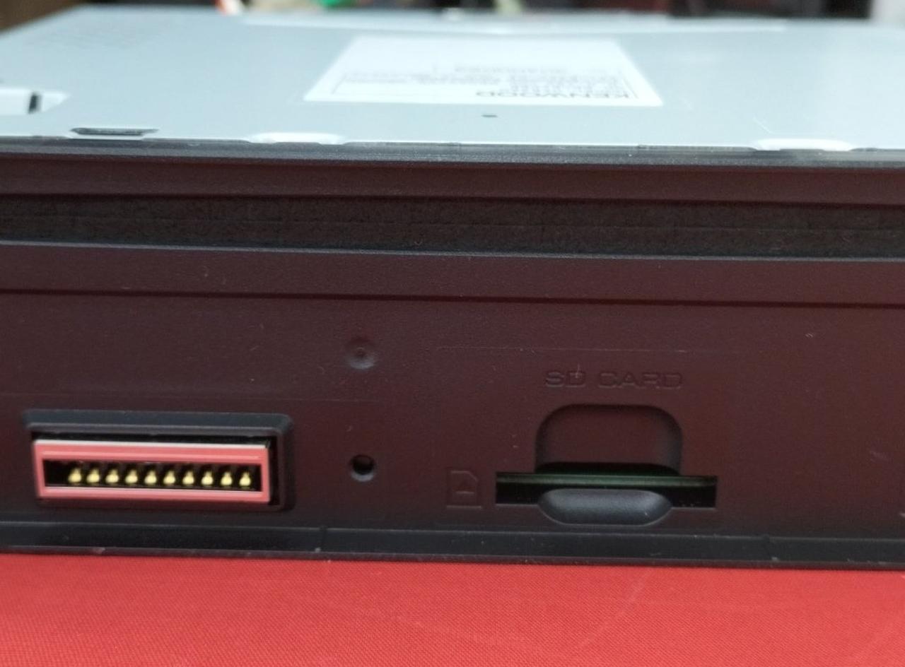 SDカードスロット