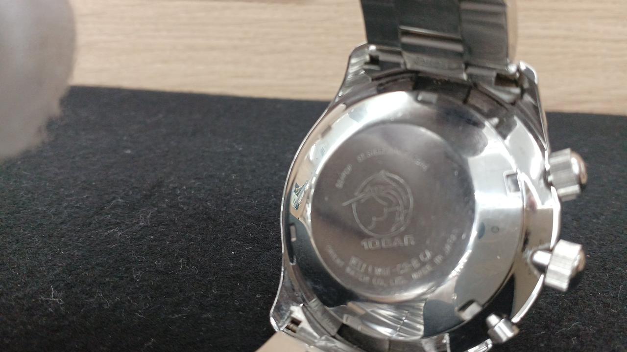 裏蓋キズあり