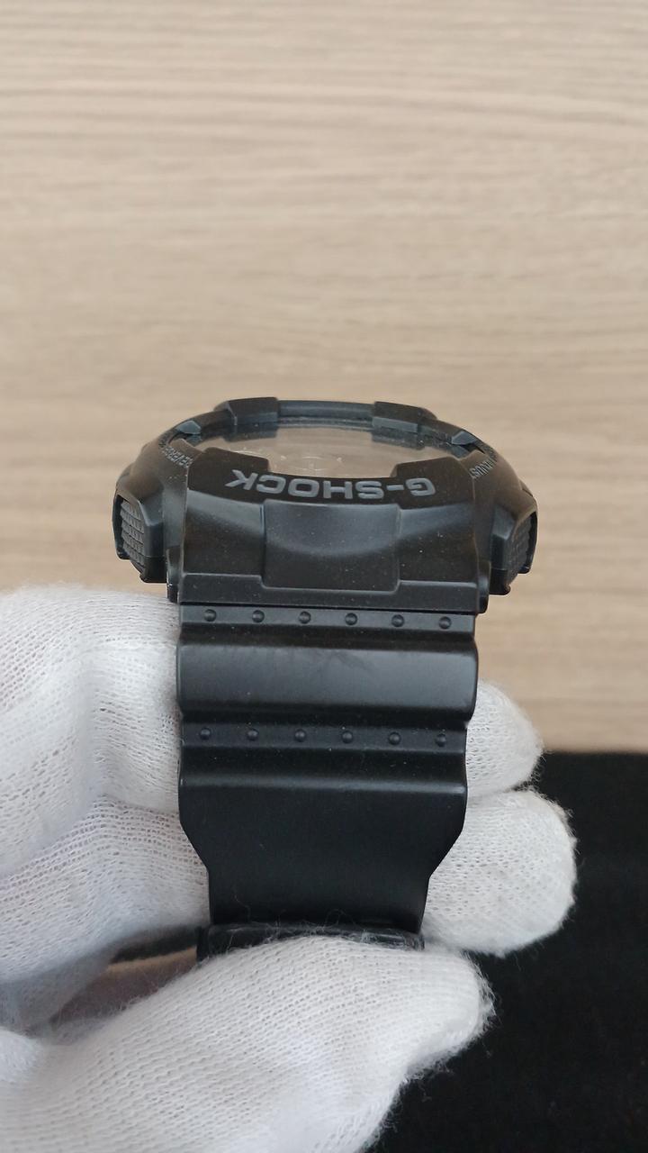 ベルトにキズあります。