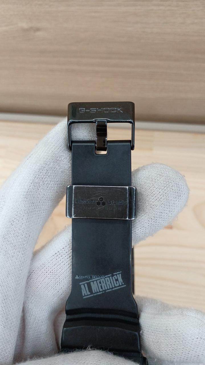 ラバー部分、金具にキズあります