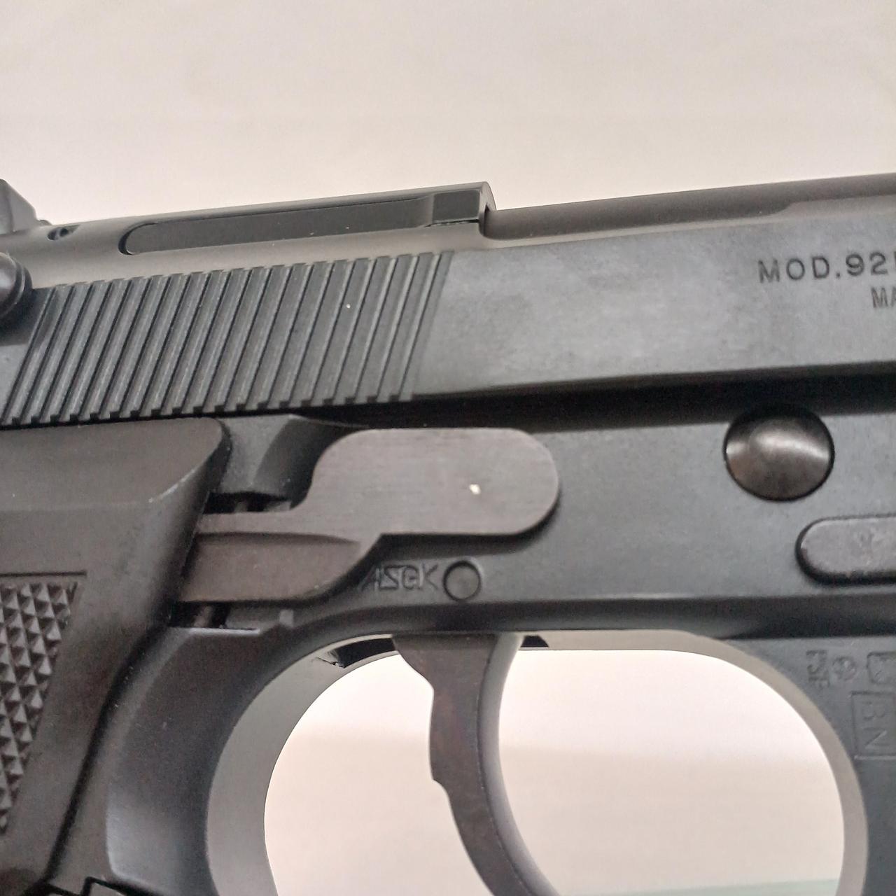 トリガーバーにも一部塗装剥げがあります