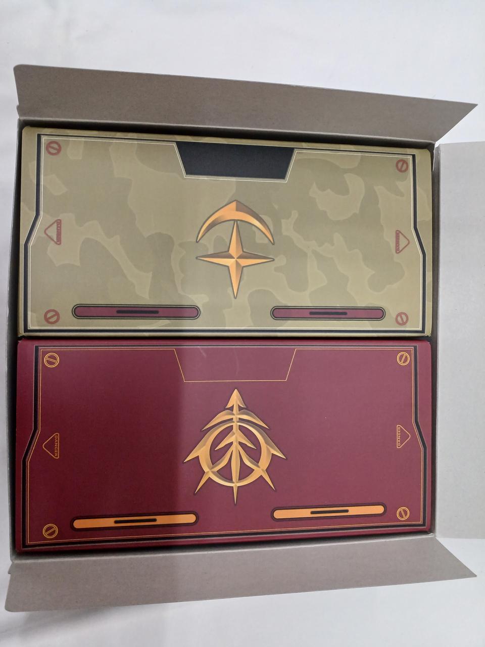 緑色の箱の方にカード類が入ってます