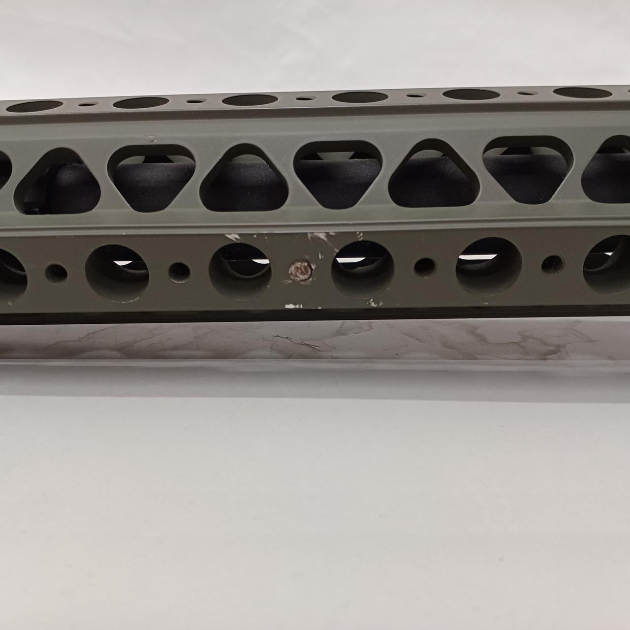 頭の飛んだネジが詰まっています