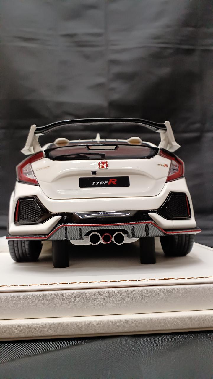 マフラーセンターは何故か赤くなっています