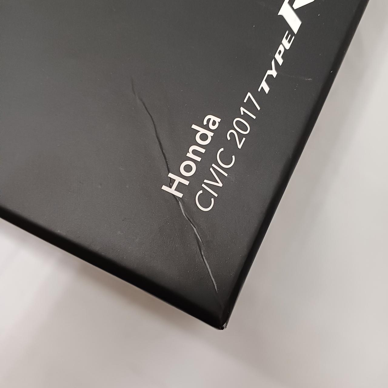 箱には一部イタミがあります。