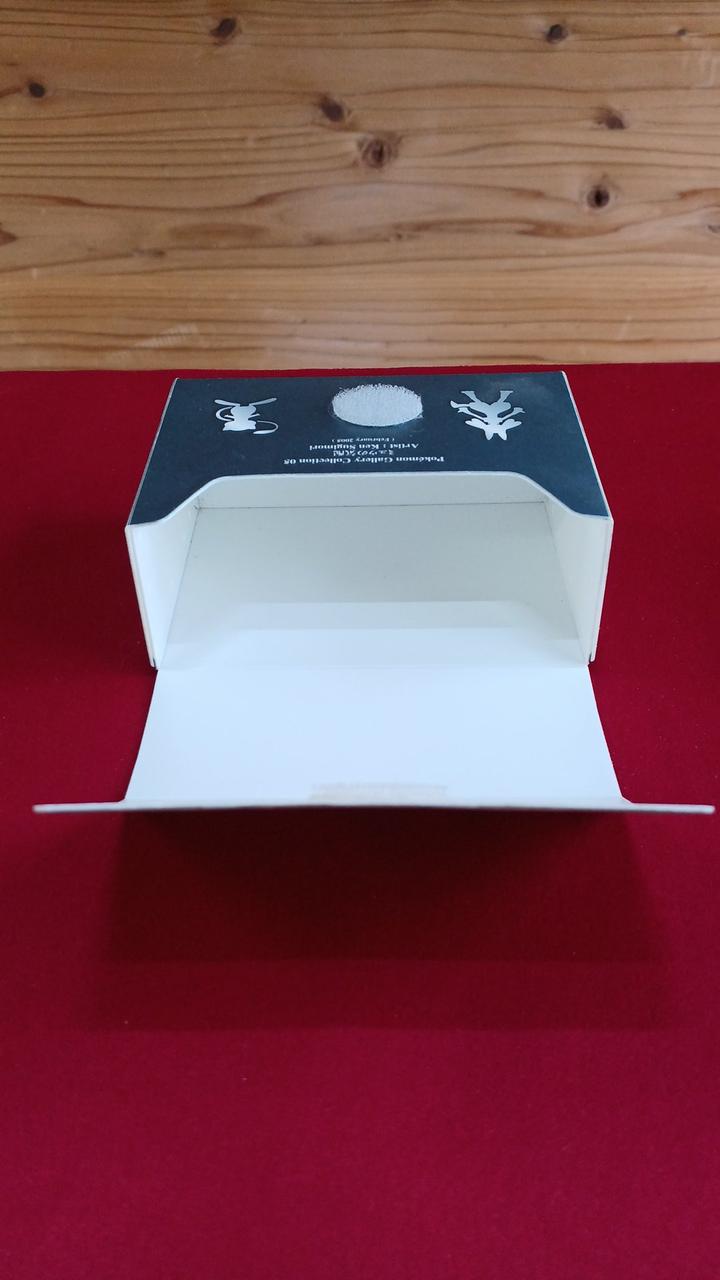 中に仕切り等は付属していません