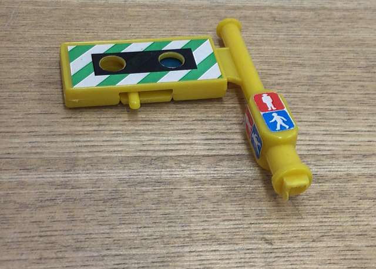 根元に破損あり