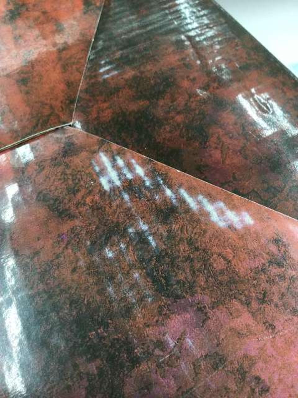 箱のキズ６（中央の白い部分です）