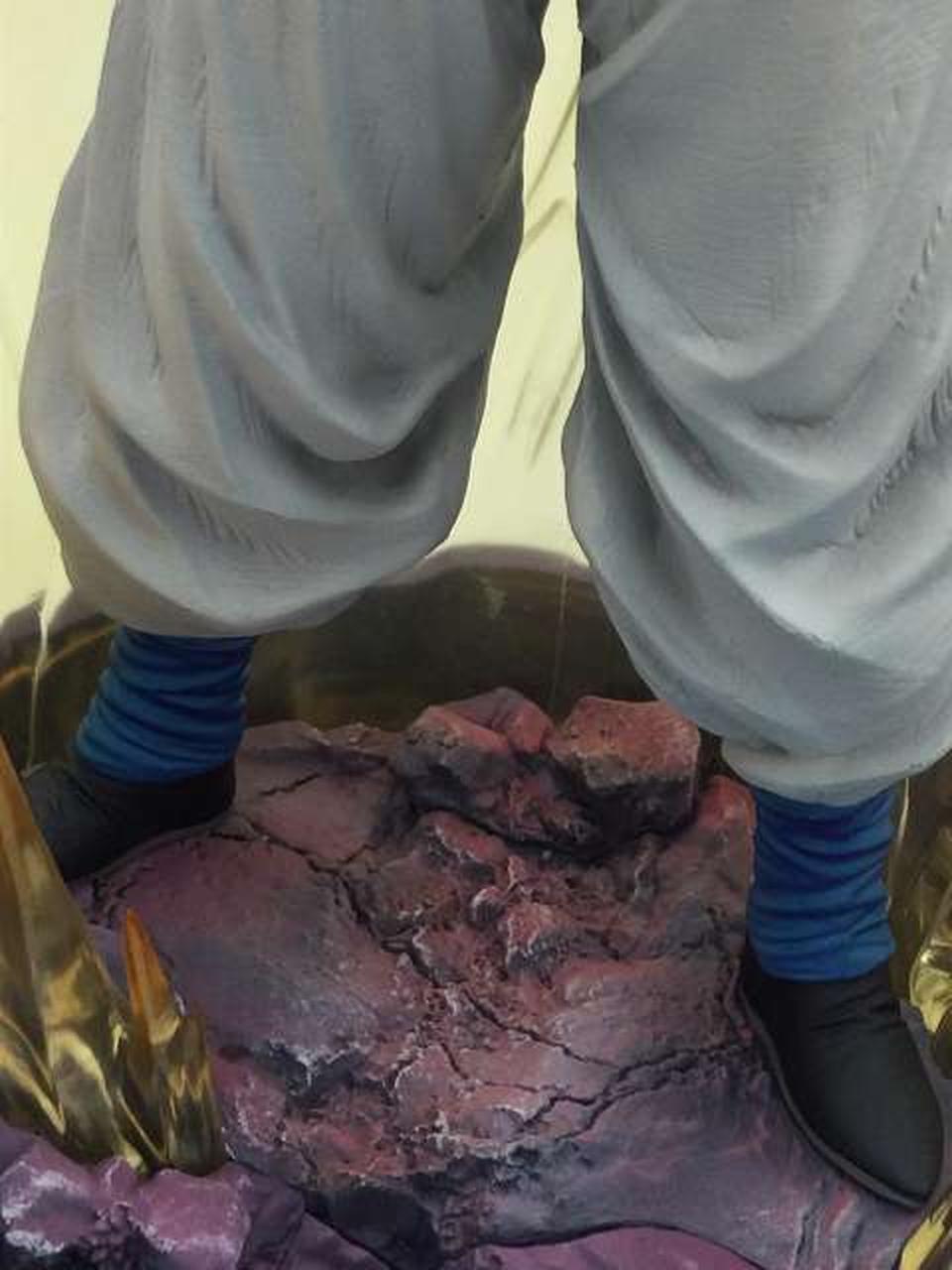 真ん中　奥　スレがあります。