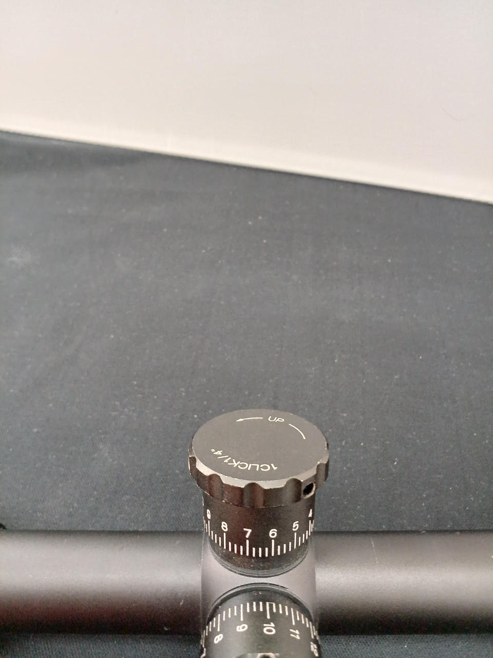 このダイヤルの部分が空回りします。