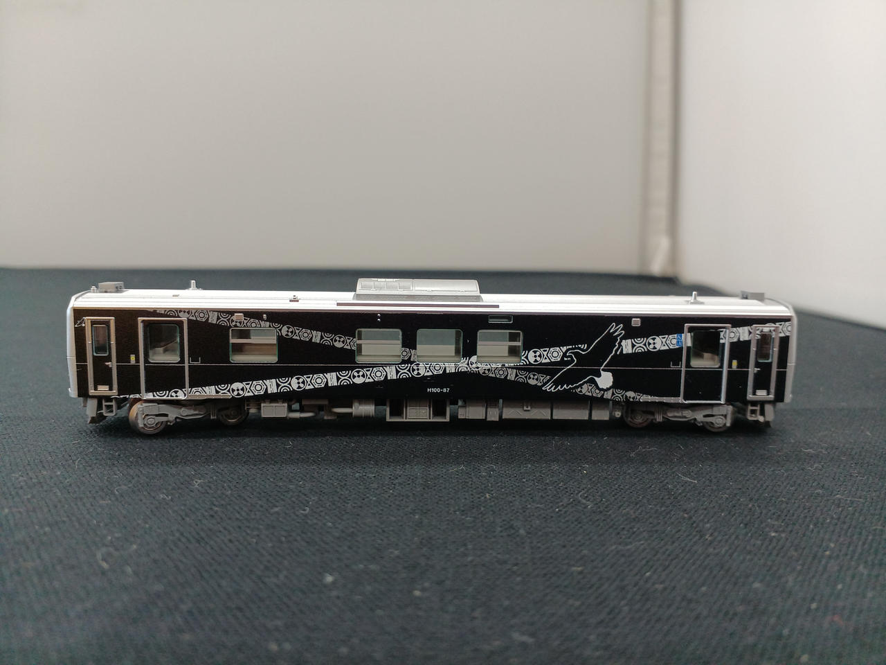 TOMIX|JR H100形ディーゼルカー(根室線・宗谷線ラッピング車)|【ハード