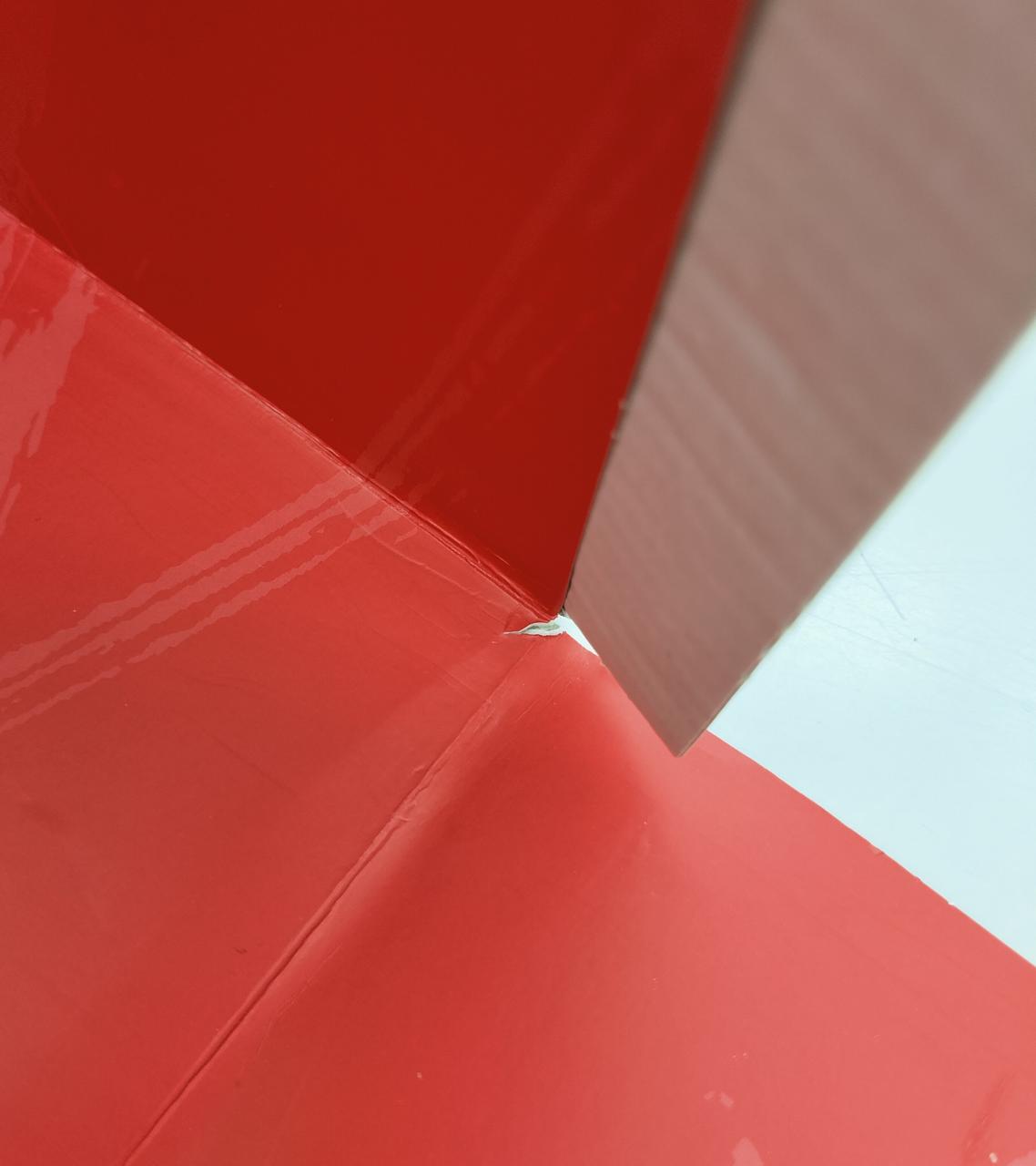 箱の内側破れてます