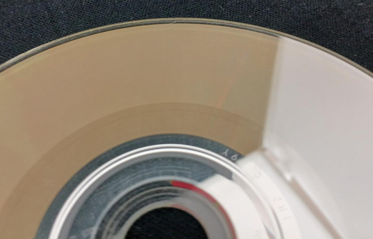 分かりにくいですが、全体的にキズあり