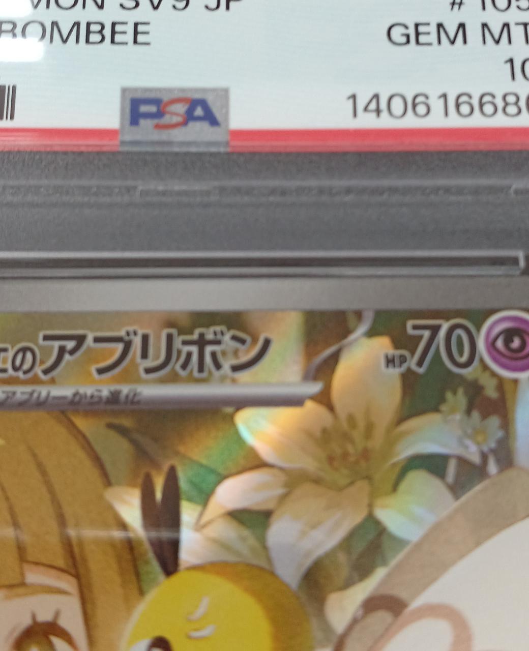ケース少しキズついてます