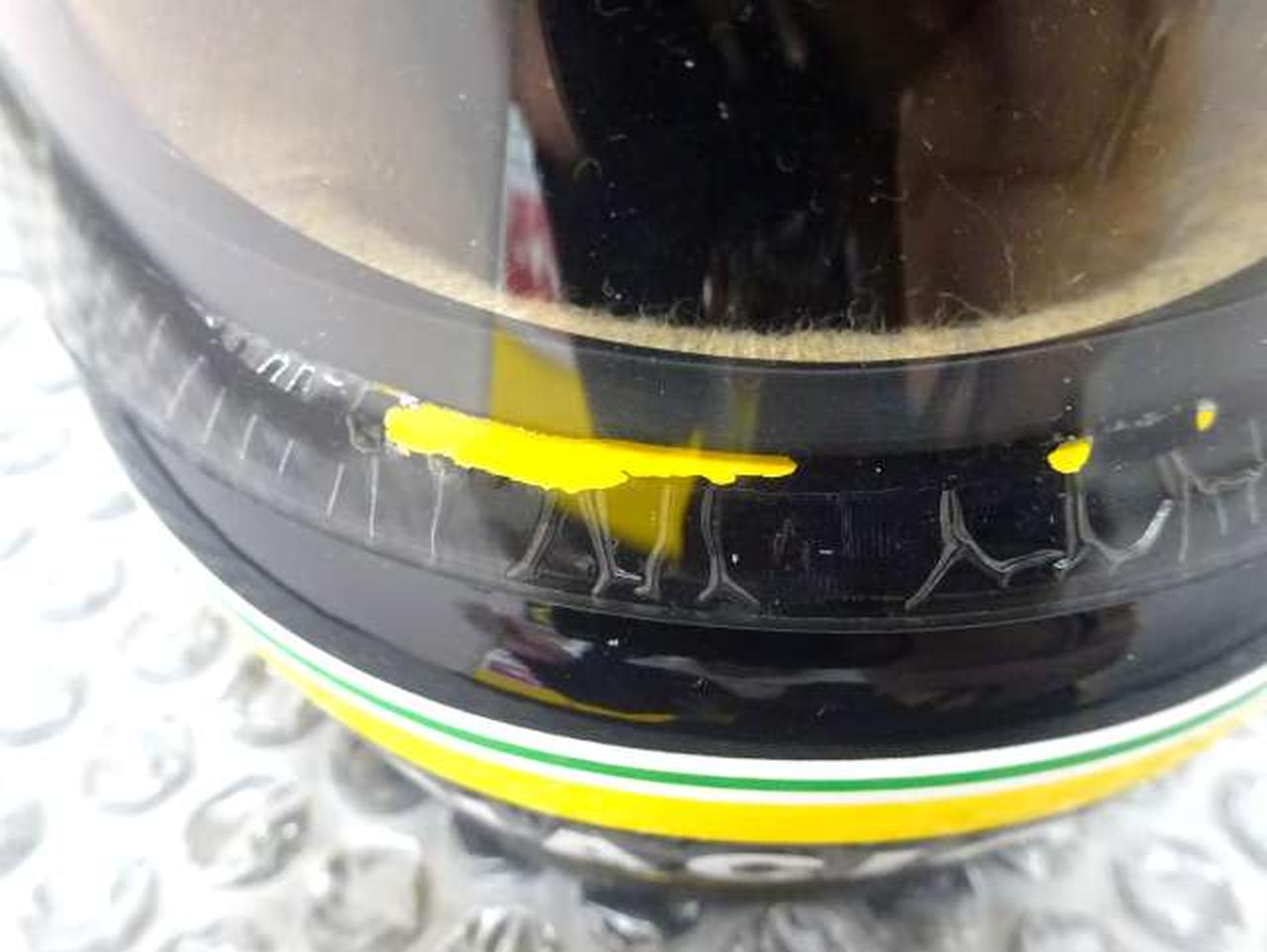 ヘルメットの内側に劣化あり
