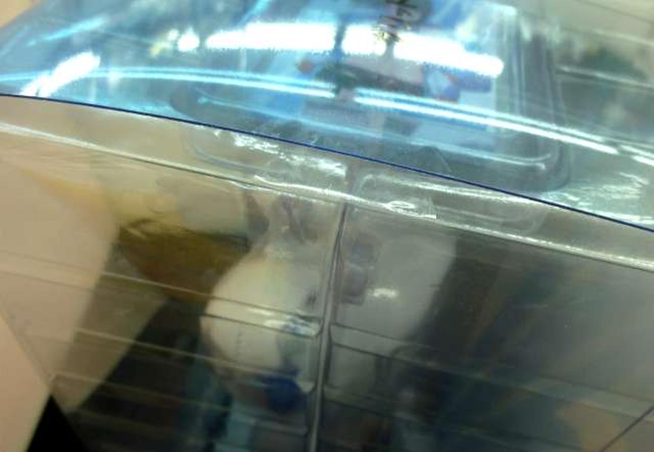 一か所シール剥がれています