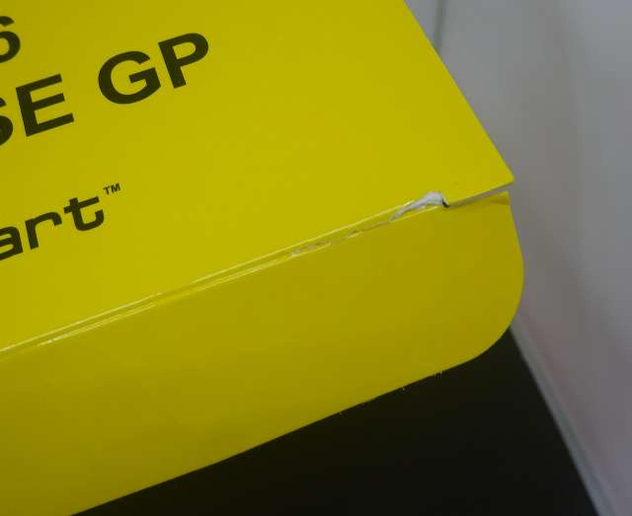 少し破れています